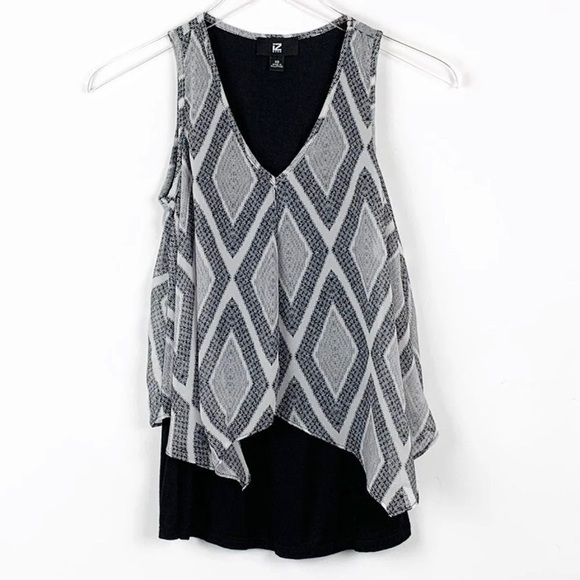 IZ Byer Geo Print Sleeveless Top - Picture 1 of 5